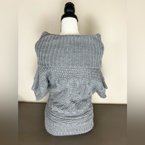 The Limited Sweater Gray Medium​ - Picture 2 of 4